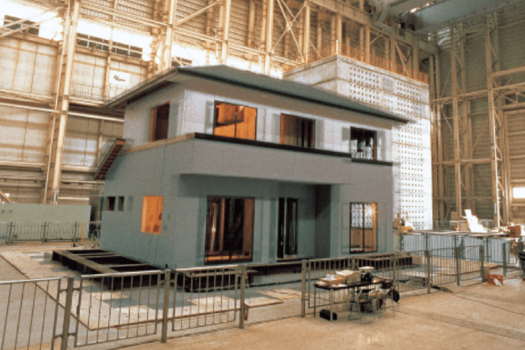 1棟ずつ構造計算を必ず実施。徹底的に計算し、耐震等級3を実現