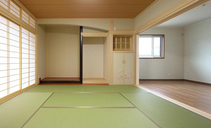 親世帯の寝室と続き間になっています。