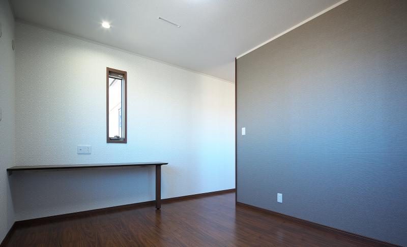 お互いの趣味の時間やプライバシーを守りつつ、息遣いの感じられる主寝室。