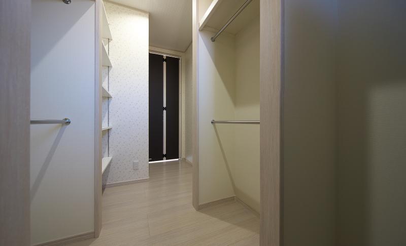 収納力たっぷりのウォークインクローゼットは、衣替えの強い味方。