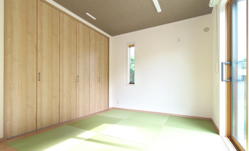 多目的に使える5.5帖のタタミコーナー