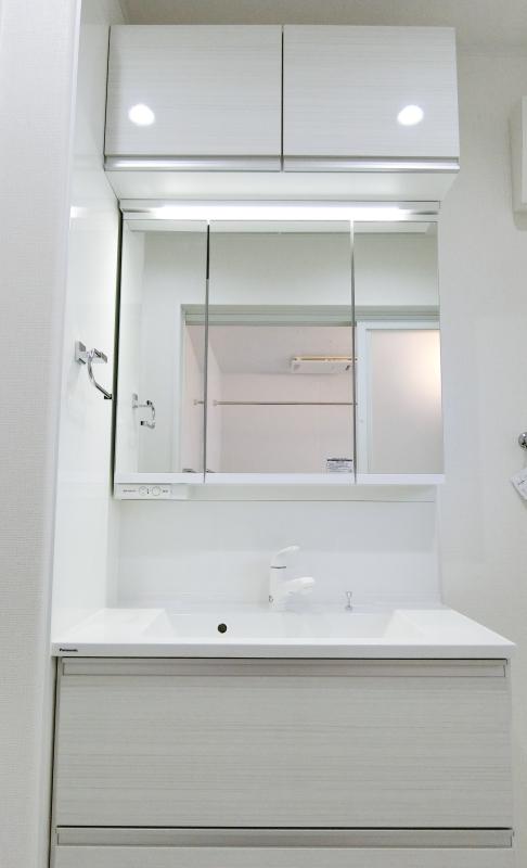 キッチン、浴室と合わせて洗面もホワイトに。