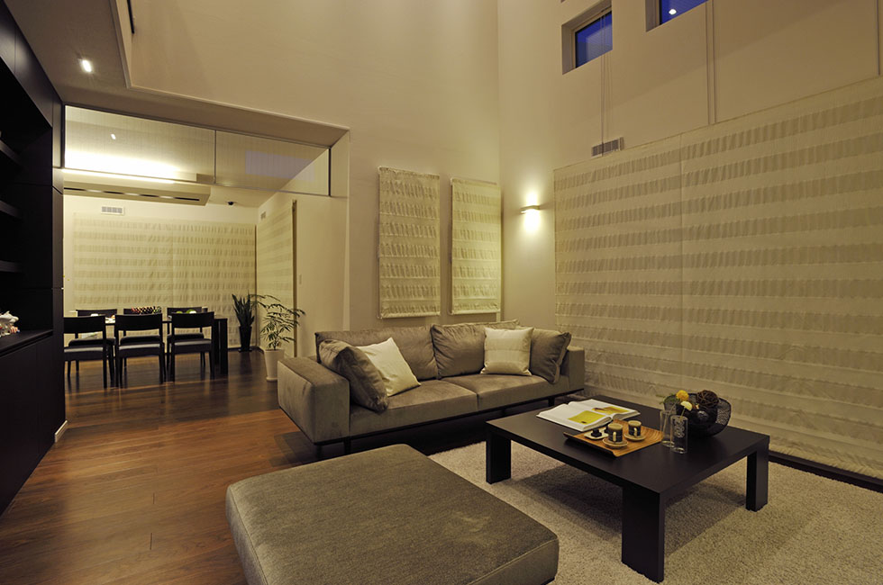 都市型デザインの広々暮らせる家