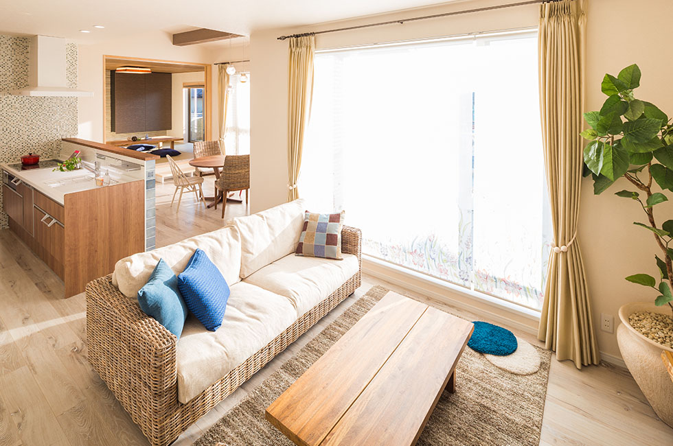 だんらん空間の中心に楽しく家族が集まる家