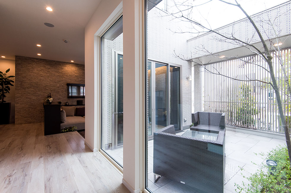 開放的な中庭のある家