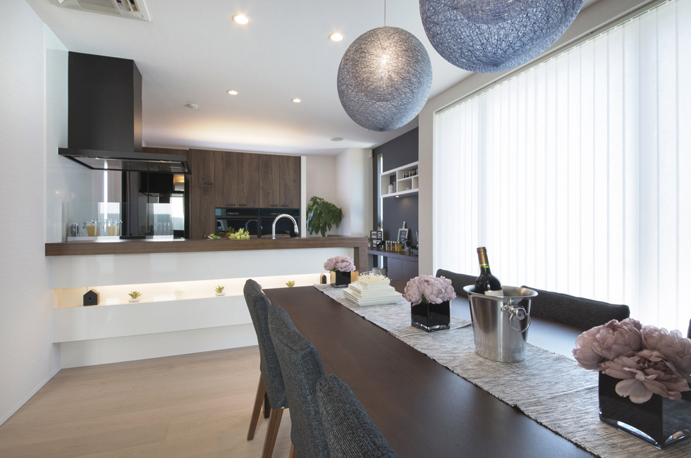 収納たっぷりのスタイリッシュなデザインの家