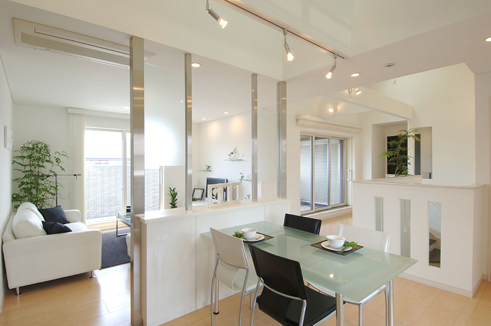 南欧風の外観のオシャレな家