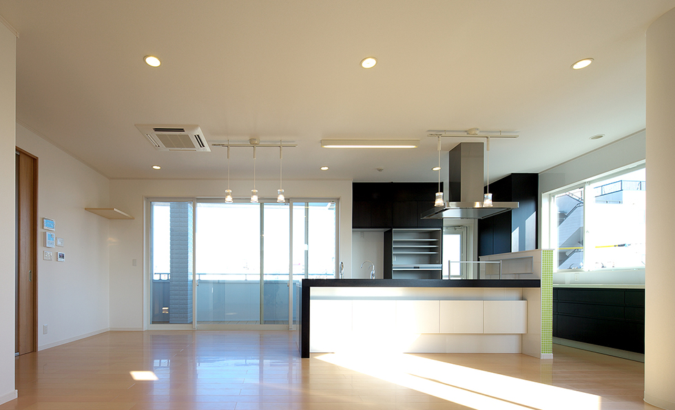 店舗一体型の3階建て住宅