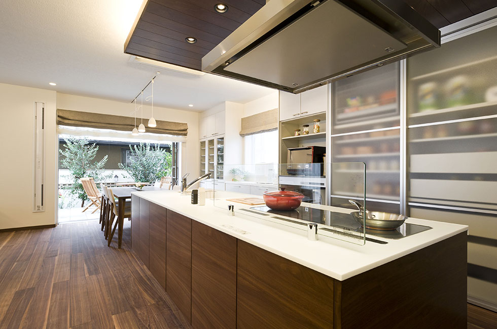 いつも家族を近くに感じられる、家事が楽しくなる家