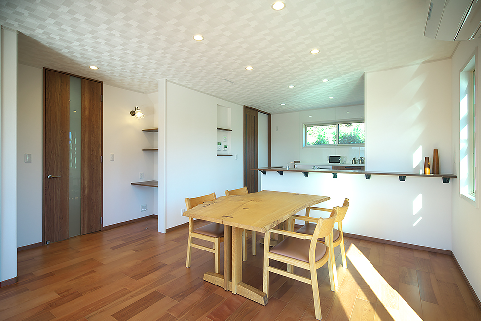 将来二世帯になっても後悔しない設計　ワイドバルコニーからの素晴らしい景観の家