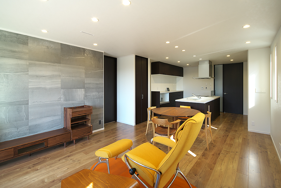 車3台分、ビルトインガレージのあるペットも快適な二世帯住宅