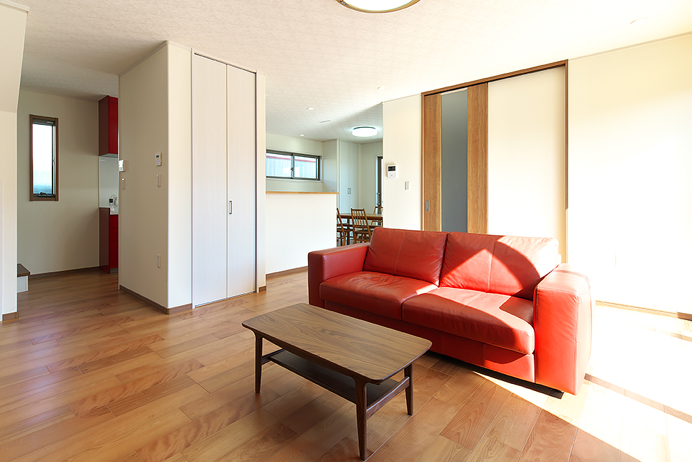 玄関・設備がひとつでもお互いのプライバシーを尊重した二世帯のふれあいがある家