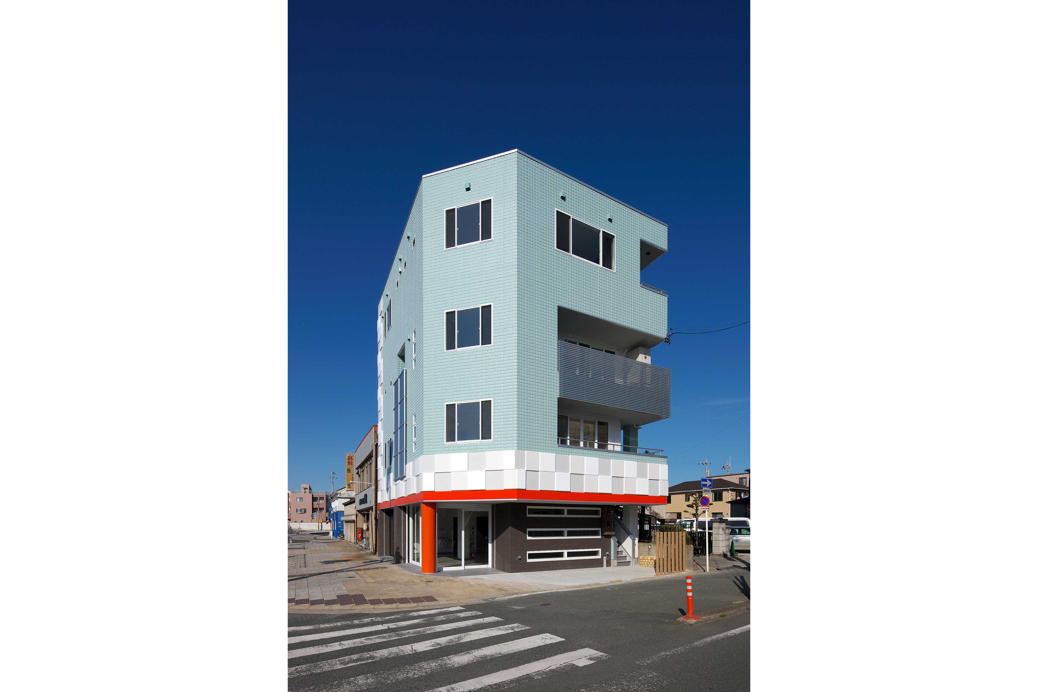 店舗併用住宅　３階建て