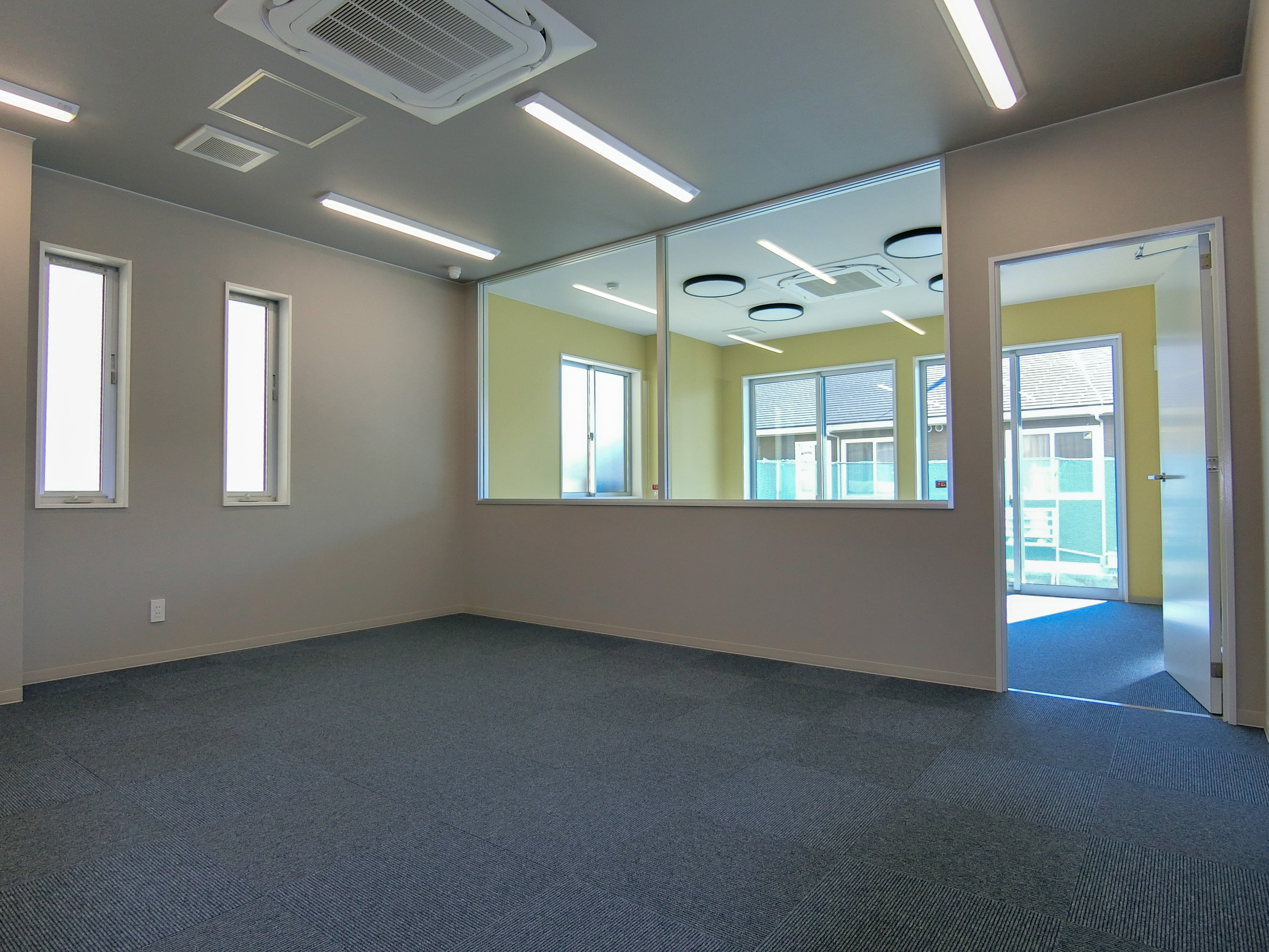 部屋ごとにテーマのある事務所